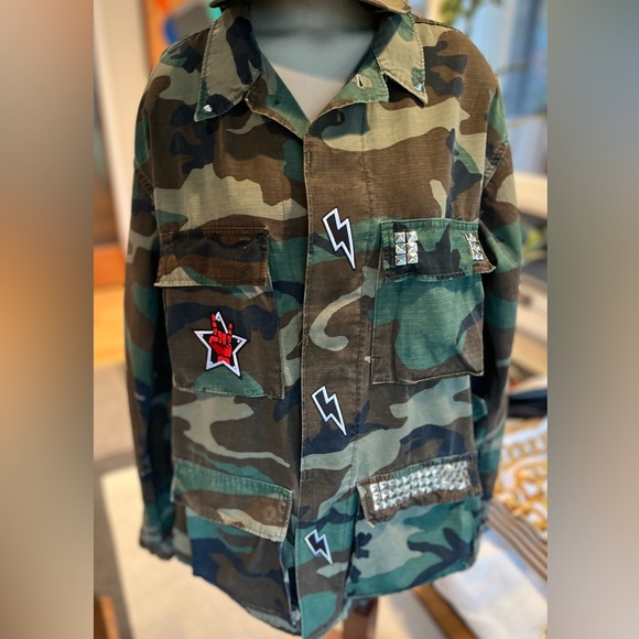 CAMO/ MILITARY JACKET/ TOP-ON BACK—MILITARY WITH STUDS—CUSTOM-OVERSIZED —COOL 🔥 - Picture 12 of 16